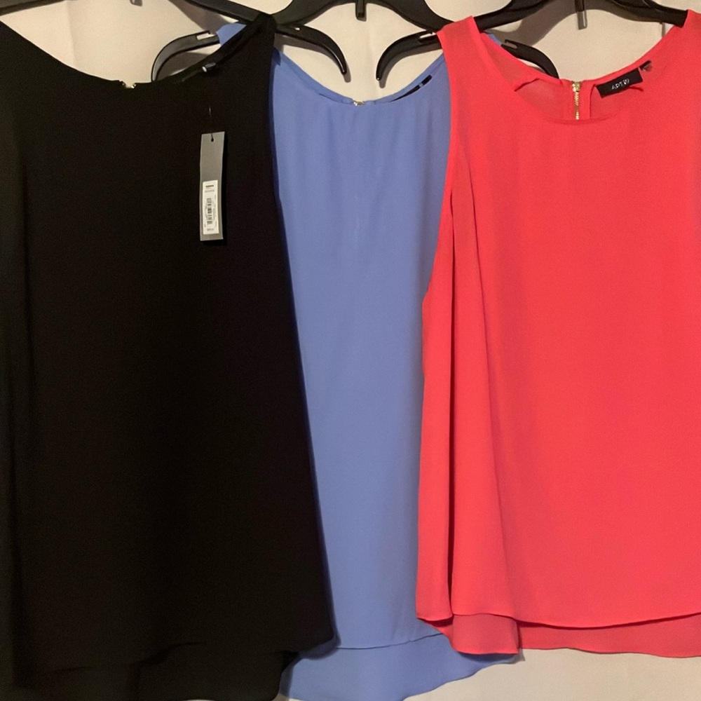 LOT of 3 Apt. 9 Sleeveless Blouse Classic Style
BLACK, PINK and BLUE